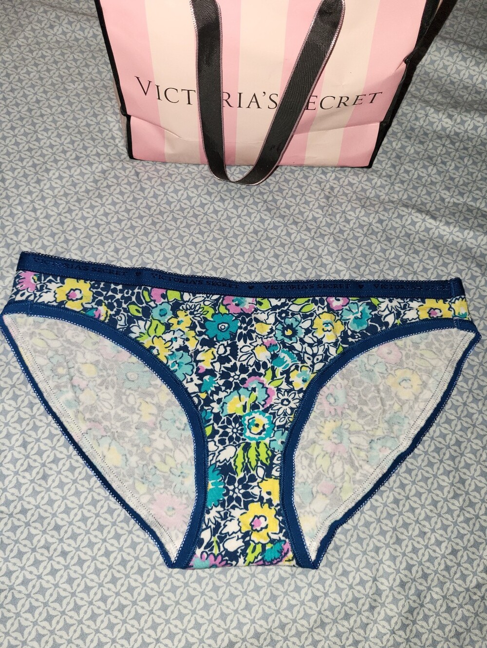 Victoria's Secret Cotton Navy Floral Low-Rise Bikini Panty NWOT, Size S